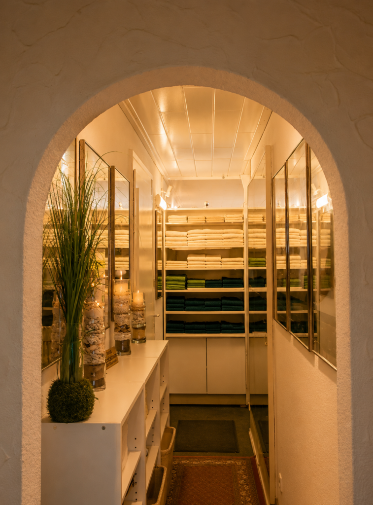 Heller Eingangsbereich von Judys Massagestudio in Stuttgart-West